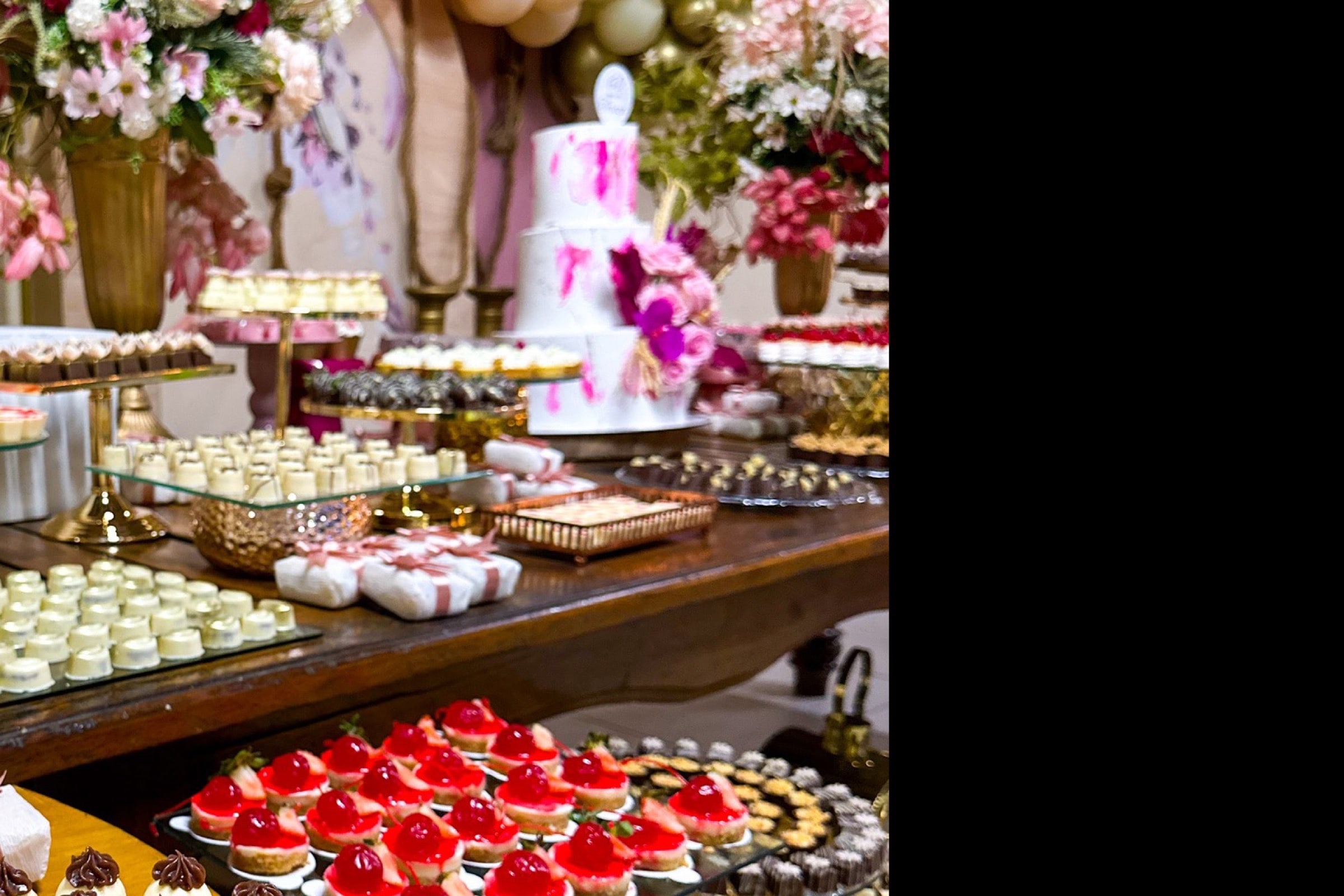Bolo e doces para aniversário — Lala Doces Finos